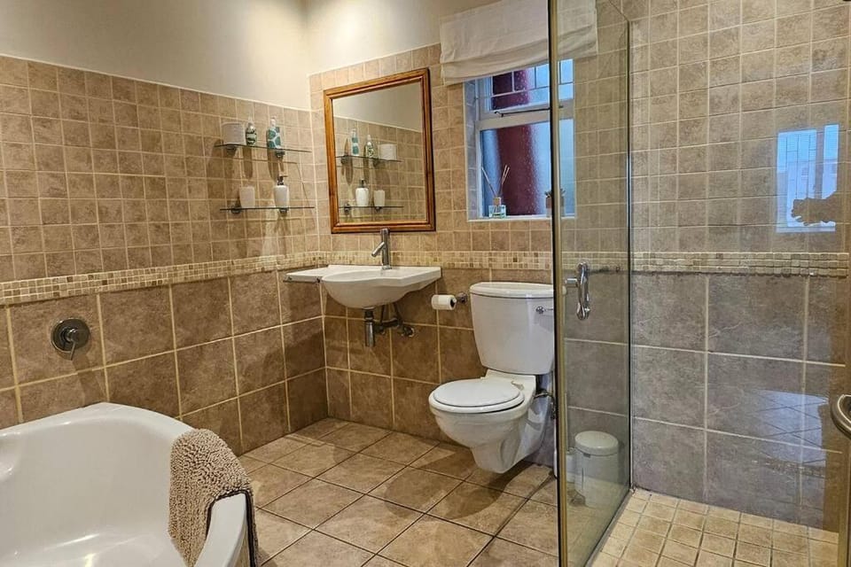 Large 3 x Bedroom Garden Oasis! House in Knysna
