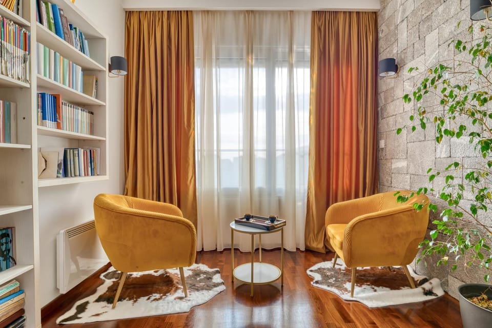 Living room, hair dresser