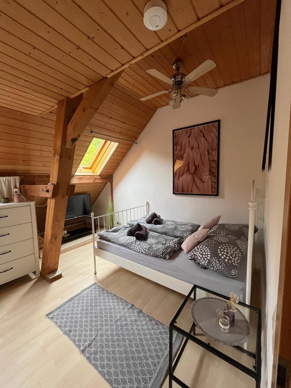 Bed, Photo of the whole room, Bedroom