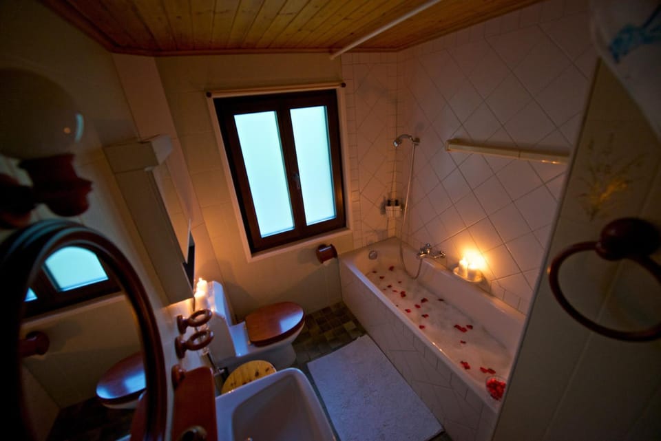 Toilet, Bathroom, Bath, towels