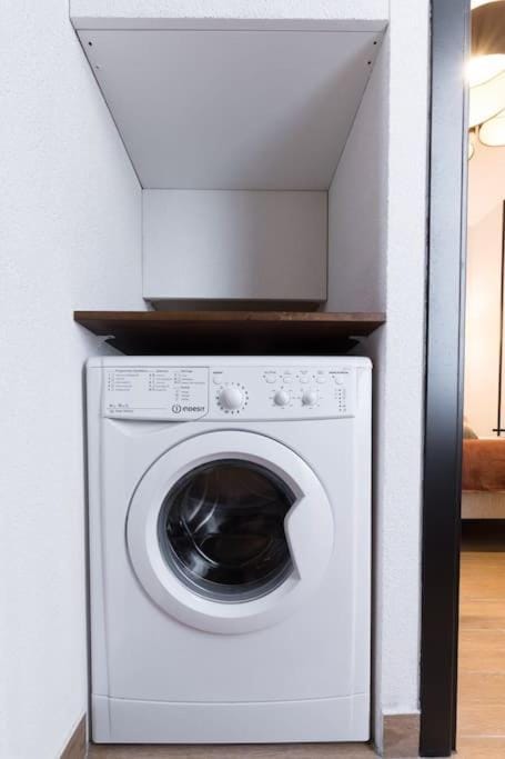 Kitchen or kitchenette, washing machine