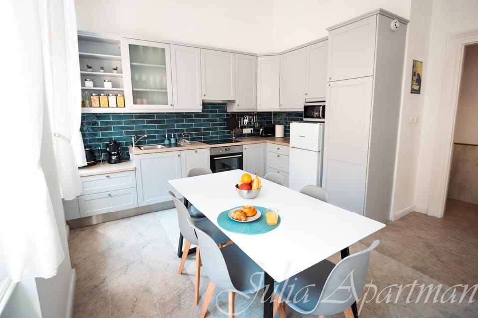 Kitchen or kitchenette, Communal kitchen, kitchen, kitchen
