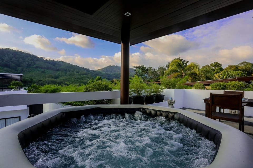 Hot Tub, Swimming pool
