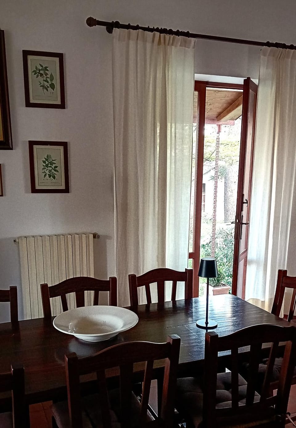 Seating area, Dining area
