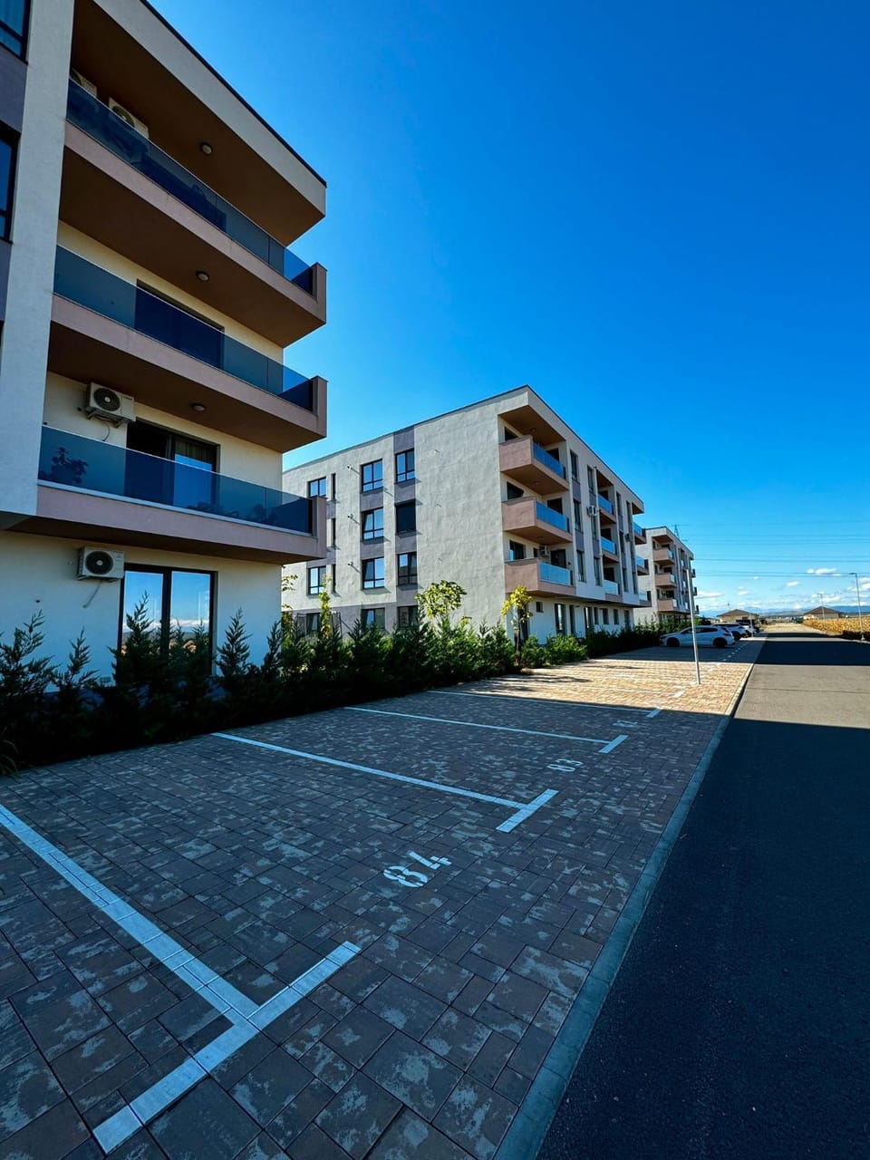 Property building, Neighbourhood, Location, Parking