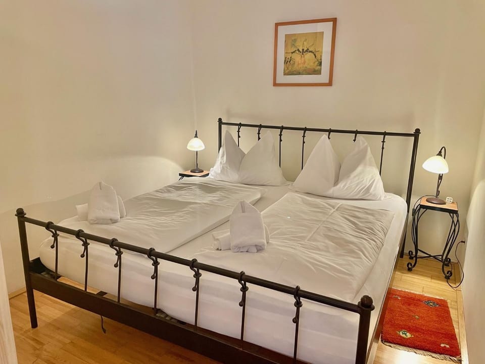 Bed, Photo of the whole room, Bedroom, towels