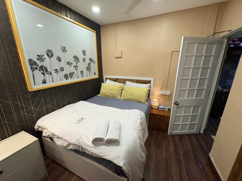 Bed, Bedroom, towels, wardrobe
