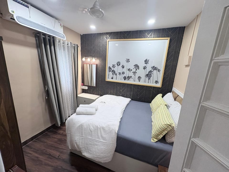 Bed, Bedroom, towels