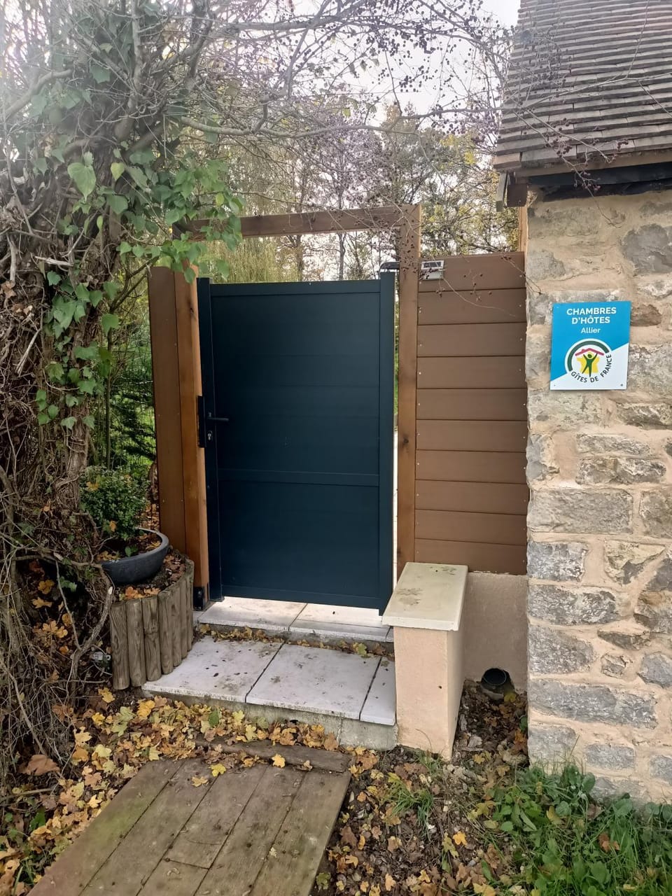 Suite Balnéo en bord de forêt Bed and Breakfast in Auvergne-Rhône-Alpes