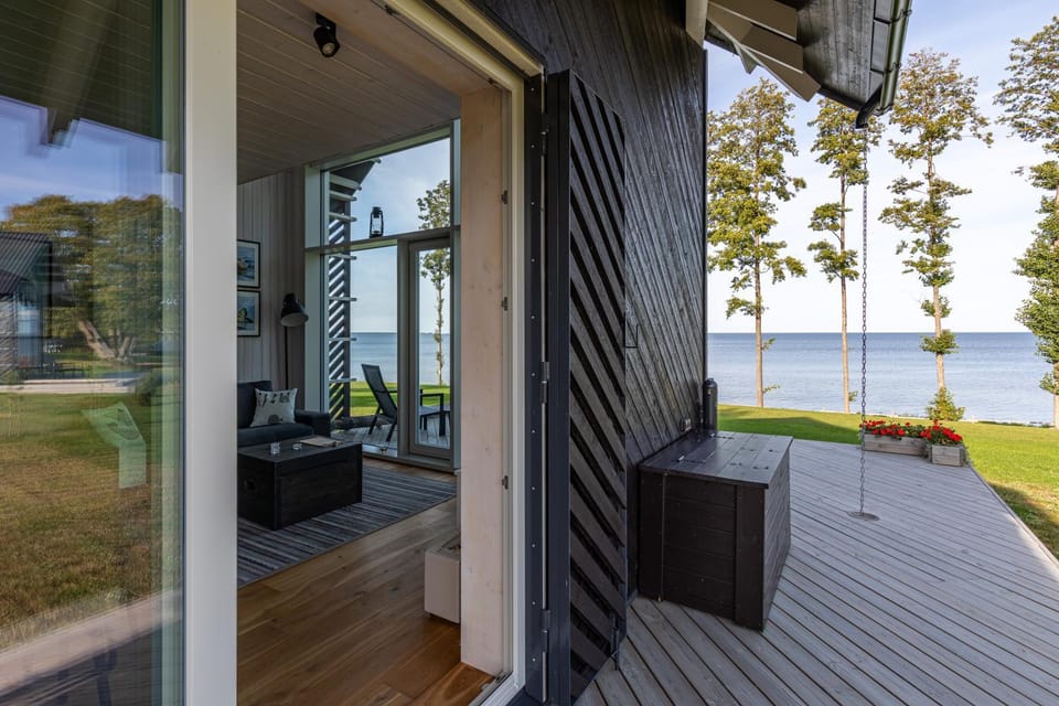 Property building, Balcony/Terrace, Dining area, Garden view, Sea view