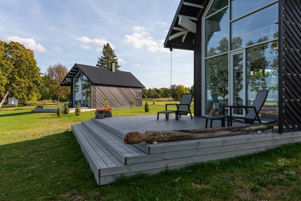 Property building, Natural landscape, Balcony/Terrace, Garden view