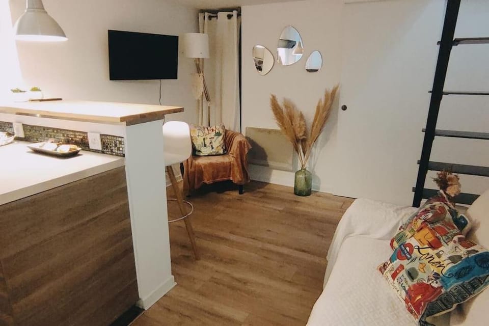 Communal lounge/ TV room, TV and multimedia, Living room