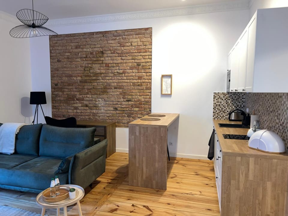Kitchen or kitchenette, Living room, minibar