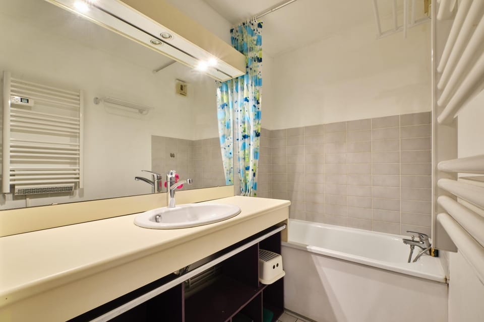 Bathroom, Living room