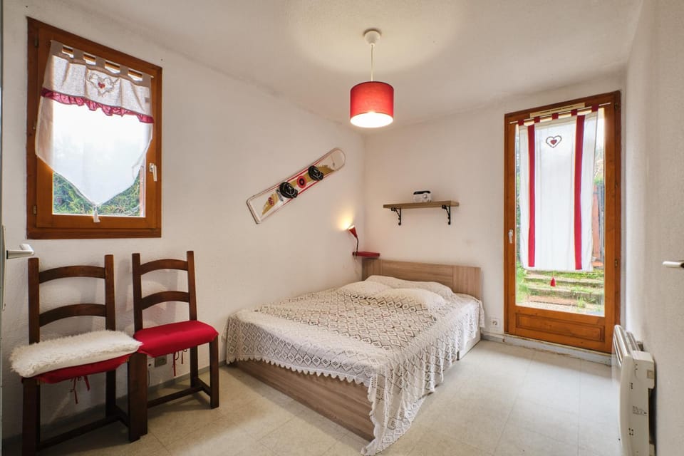 Property building, Living room, Bedroom