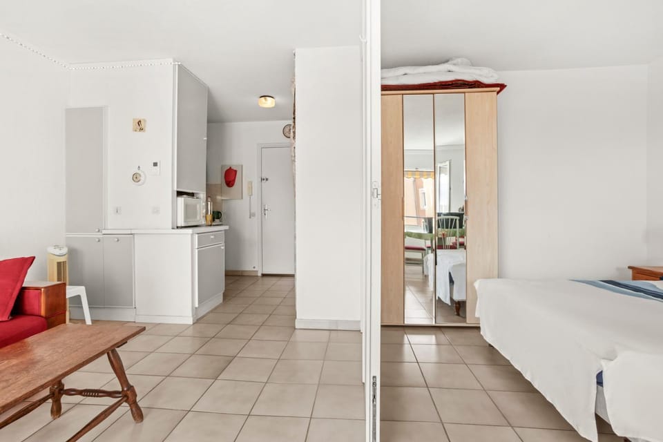 Property building, Living room, Bedroom