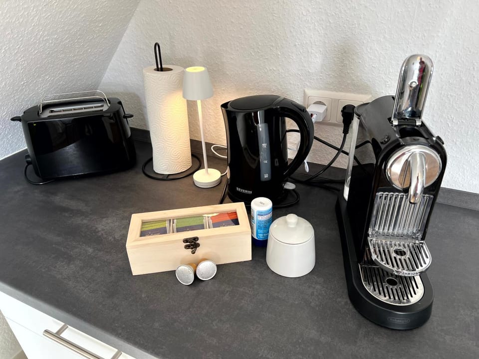 Coffee/tea facilities, toaster