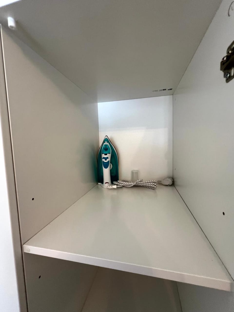 Bedroom, flat iron