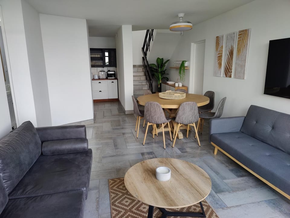 Living room, Dining area