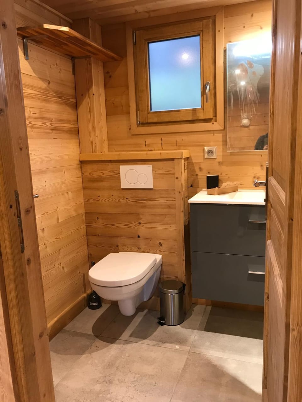 Bathroom, Living room