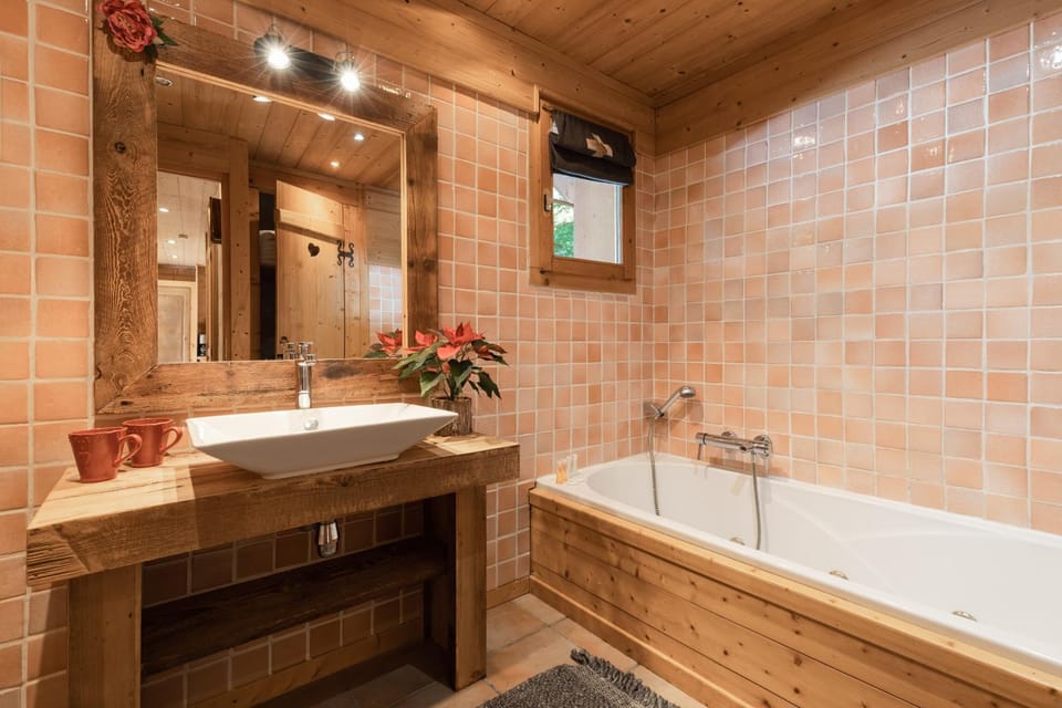 Bathroom, Living room