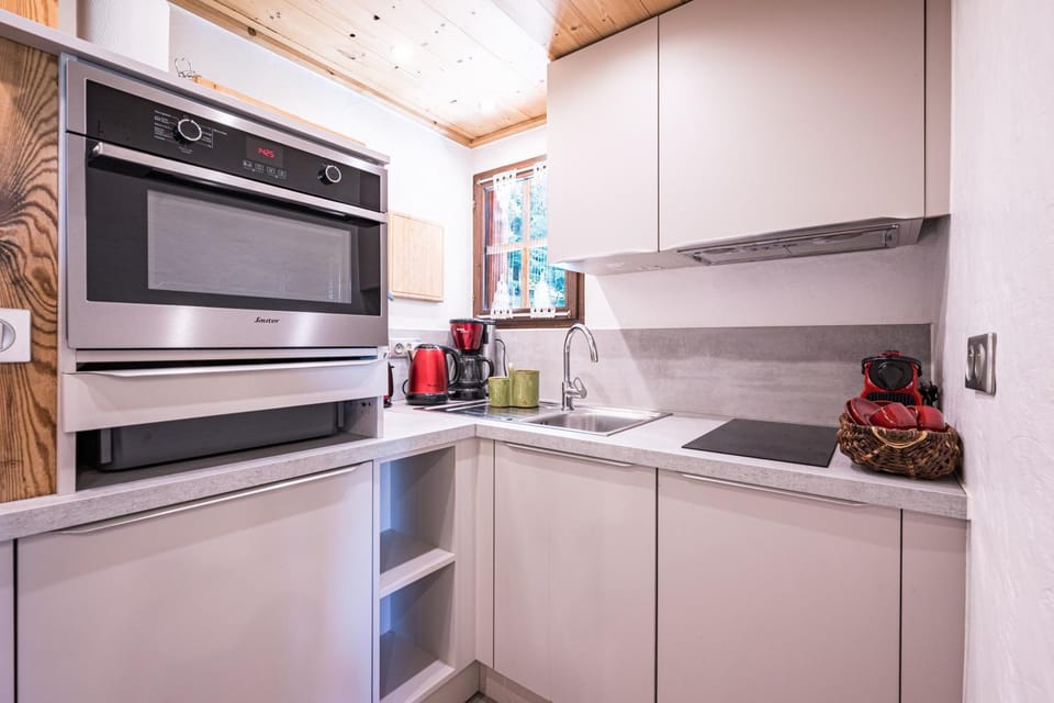 Kitchen or kitchenette, Living room