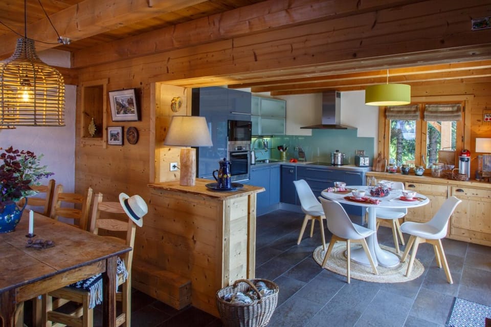 Property building, Kitchen or kitchenette, Living room