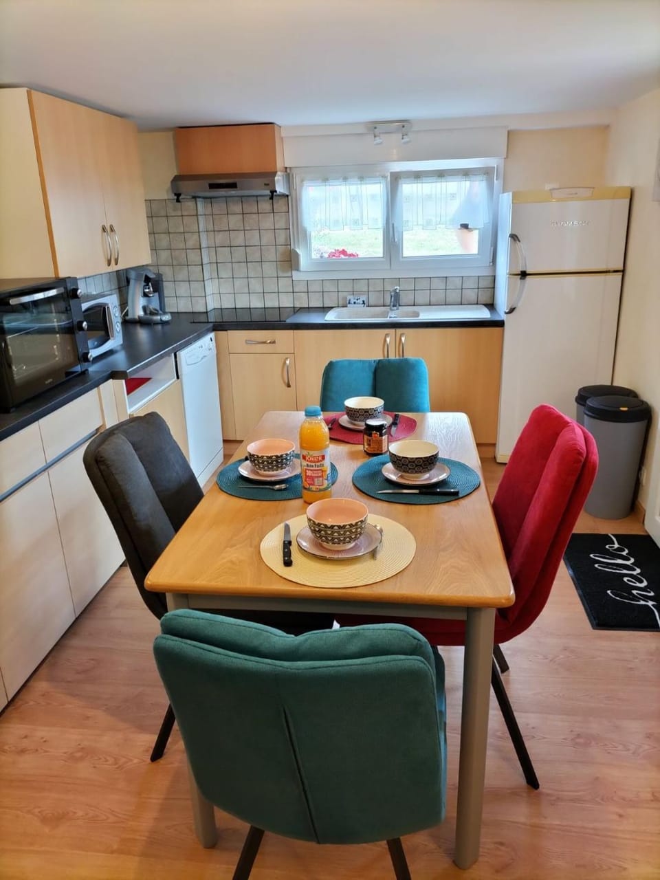 Coffee/tea facilities, dishwasher, oven, stove, toaster