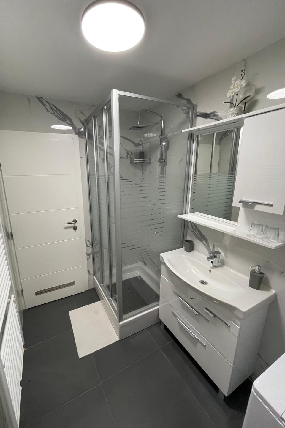 Shower, Bathroom, towels