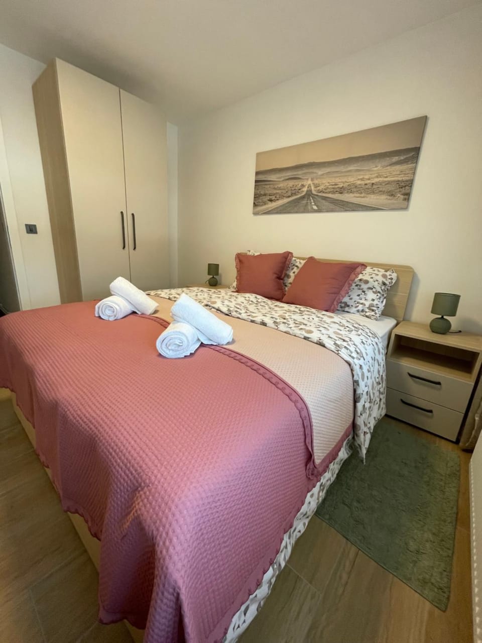 Bed, Bedroom, towels