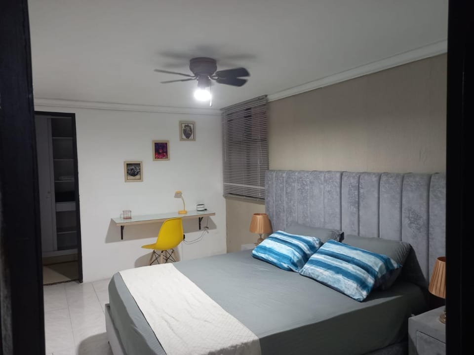 apartamento 3 habitaciones cerca al parque del poblado Apartment in Medellin