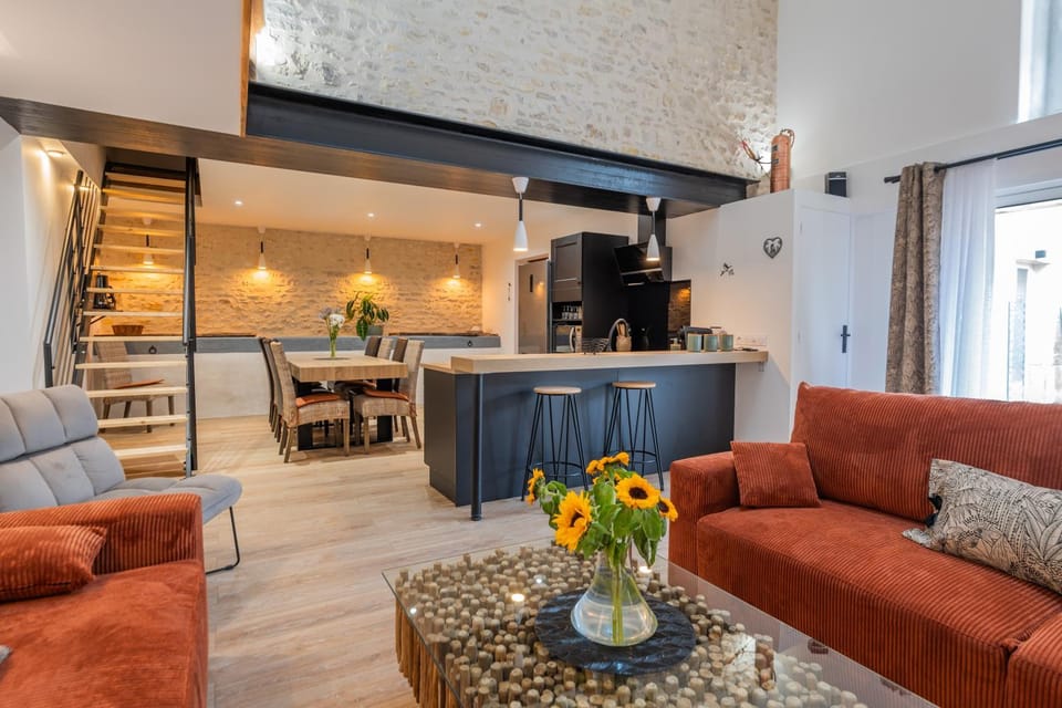 Kitchen or kitchenette, Living room, Dining area