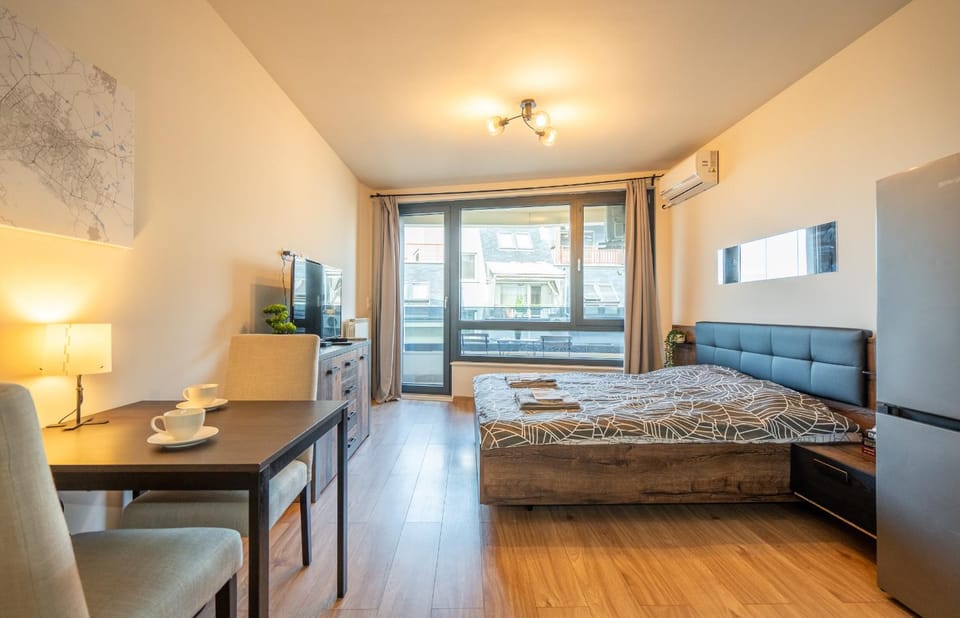 TV and multimedia, Seating area, Bedroom