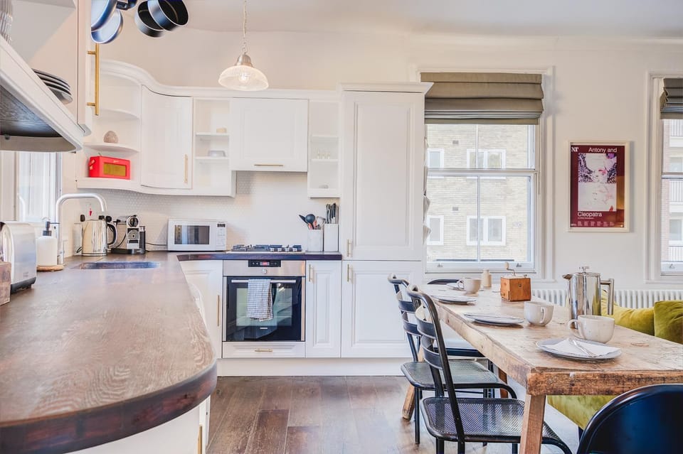Kitchen or kitchenette, Living room, Dining area, dishwasher, oven, pet friendly, stove, toaster