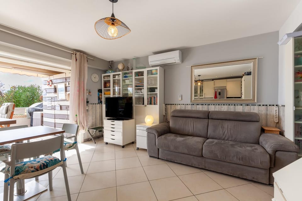 Property building, Living room