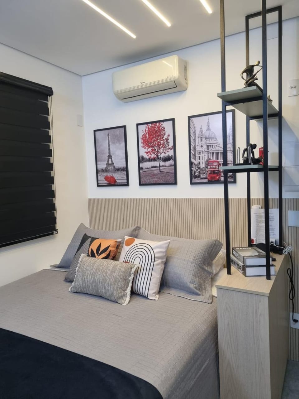 Bed, Photo of the whole room, Bedroom, air conditioner