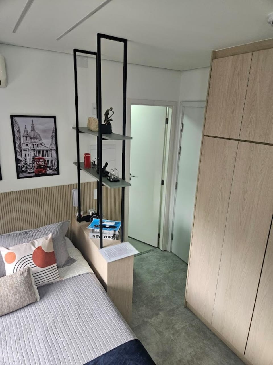 Bed, Photo of the whole room, wardrobe