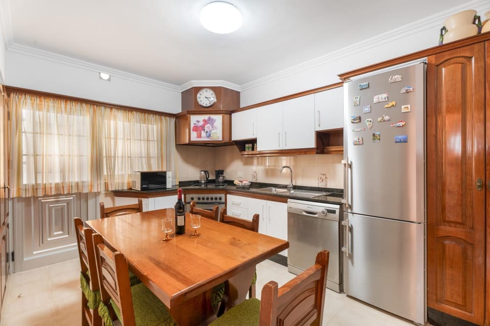 Property building, Kitchen or kitchenette, Living room