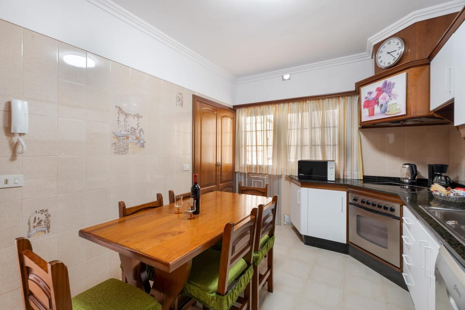Property building, Kitchen or kitchenette, Living room