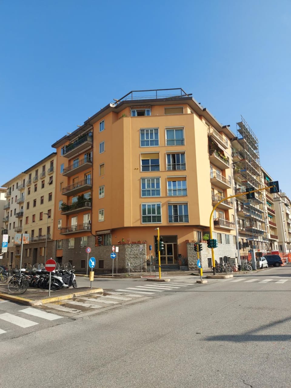 Property building, Neighbourhood