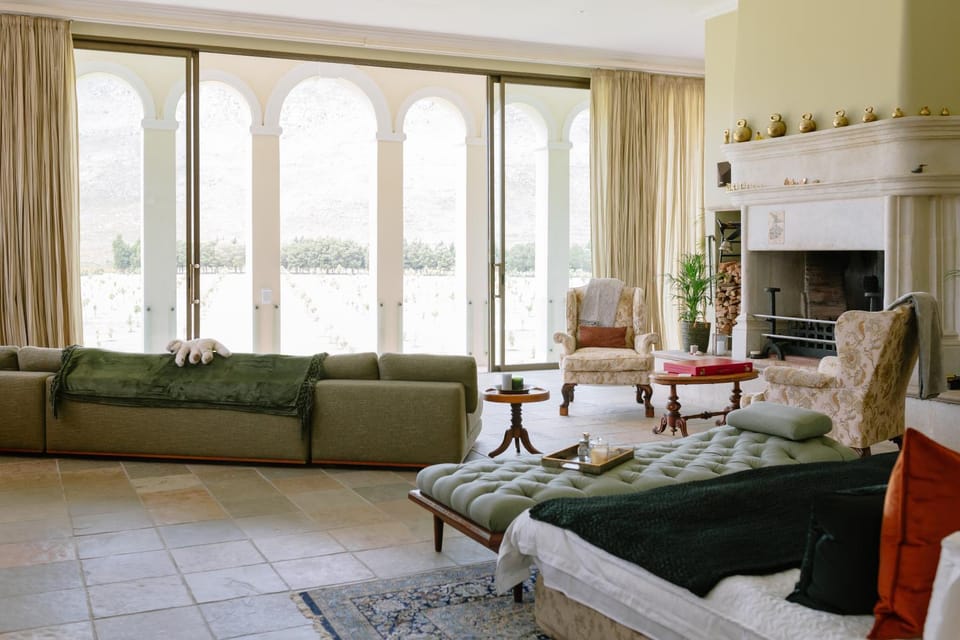 Living room, Seating area