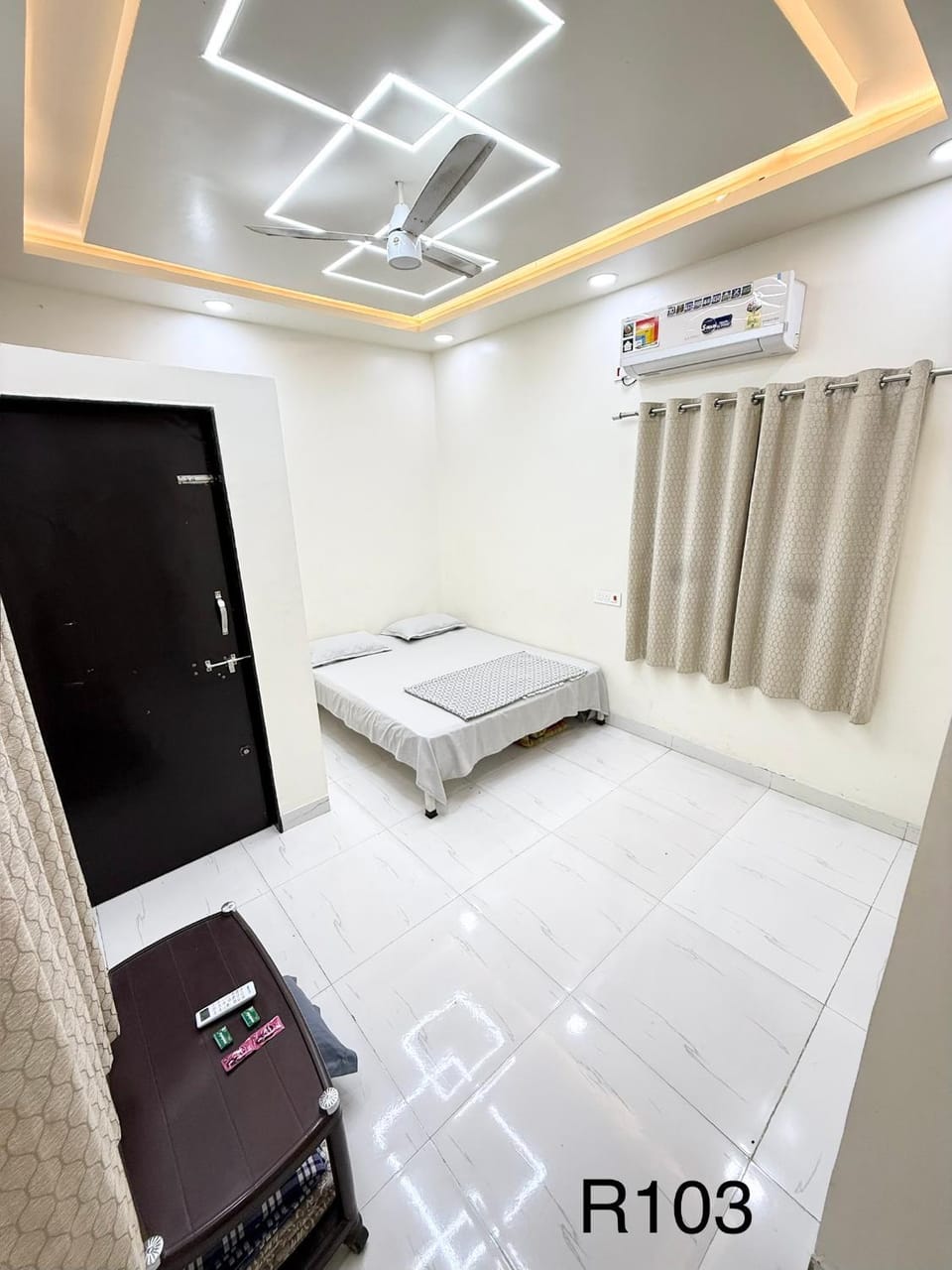 Vatavriksha Guest House,Akkalkot Bed and Breakfast in Maharashtra