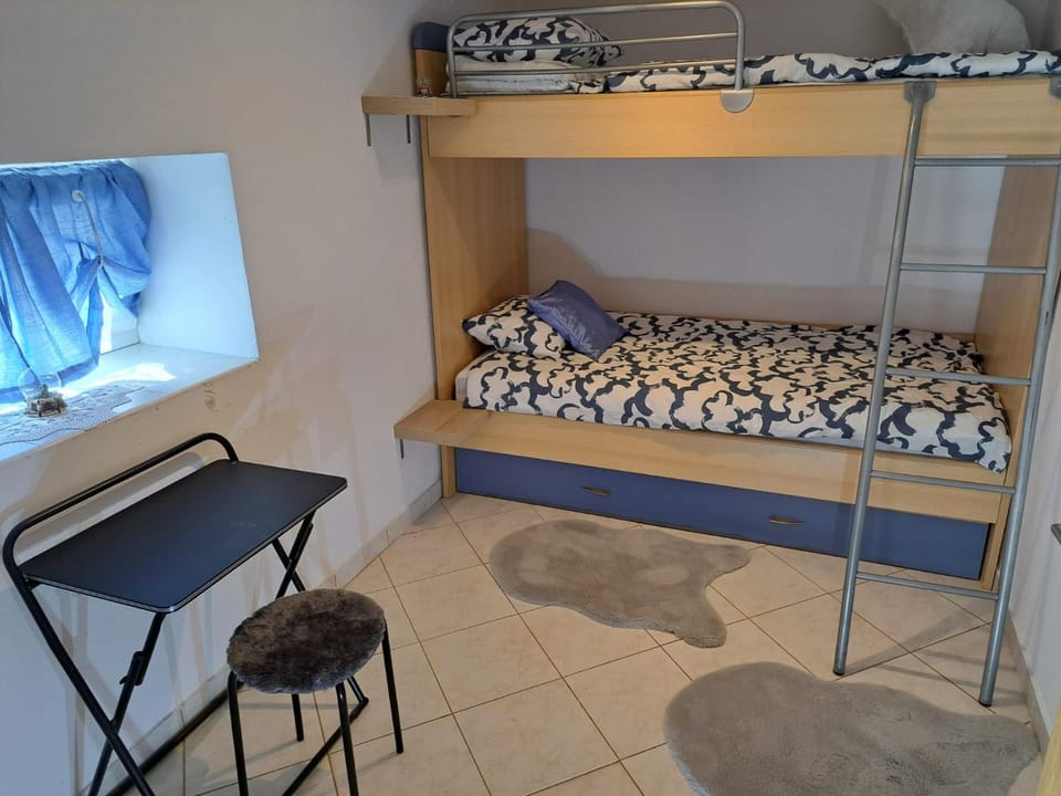Photo of the whole room, Bedroom, bunk bed