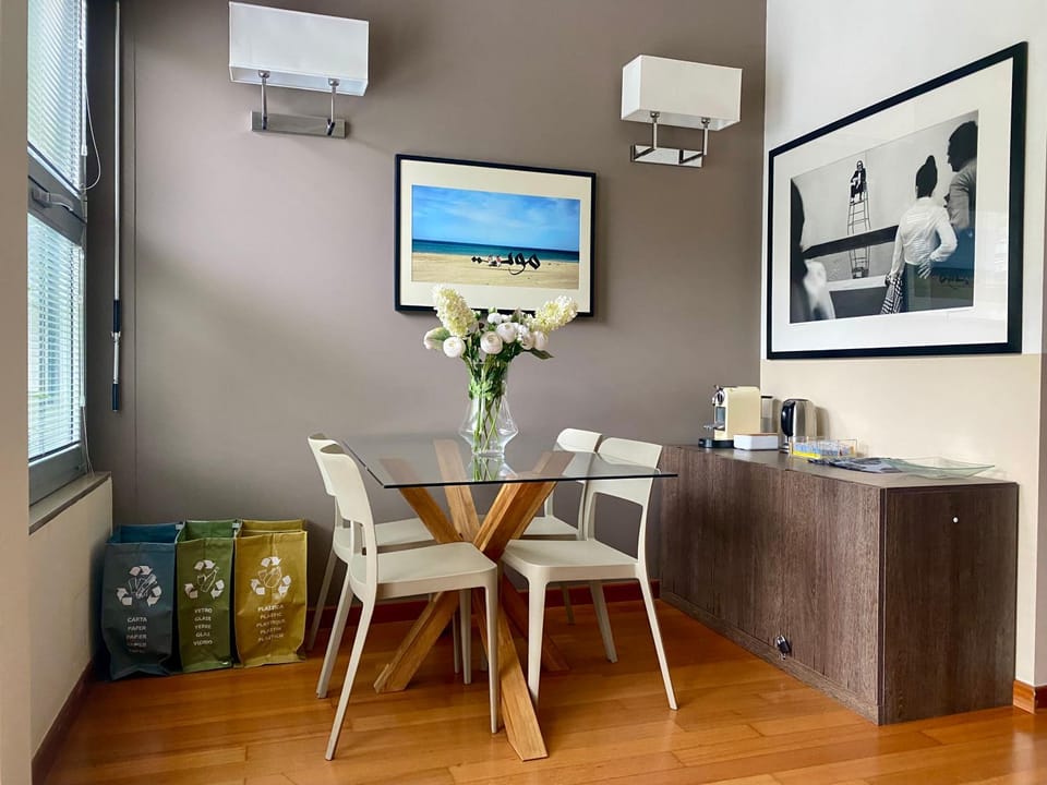 Seating area, Dining area