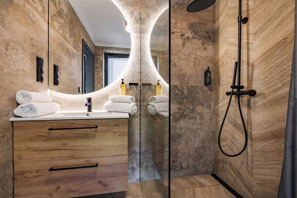 Shower, Bathroom, towels