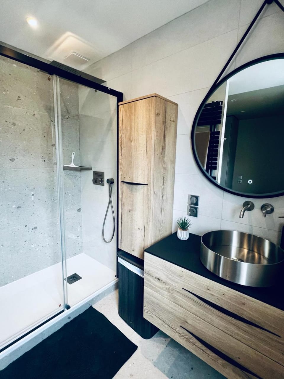 Shower, Bathroom