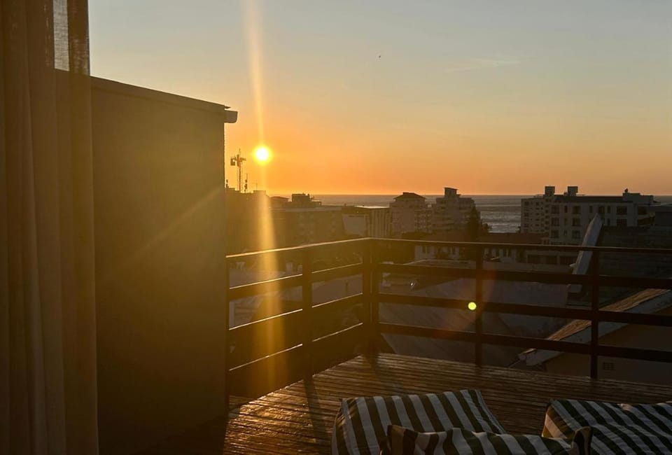 Sea Point Open, Large & Romantic 1 Bed Apt Apartment in Sea Point