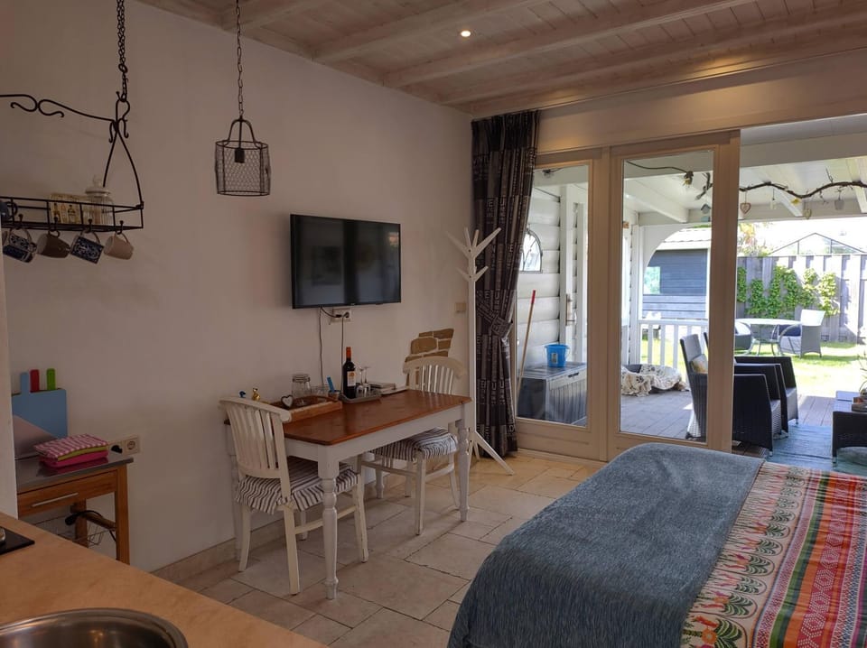 TV and multimedia, Living room, Dining area