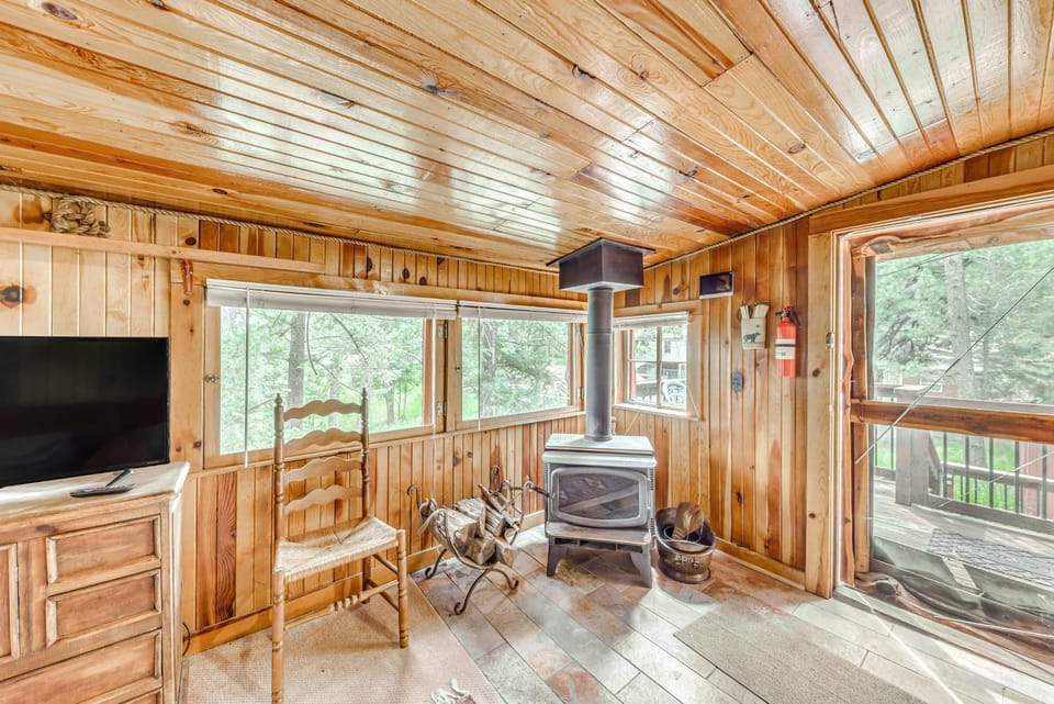 Cozy Cabin Near Grindstone Lake & Downtown! Cabin in Ruidoso