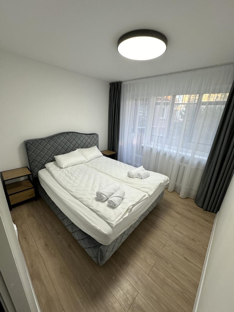 Bed, Photo of the whole room, Bedroom, towels